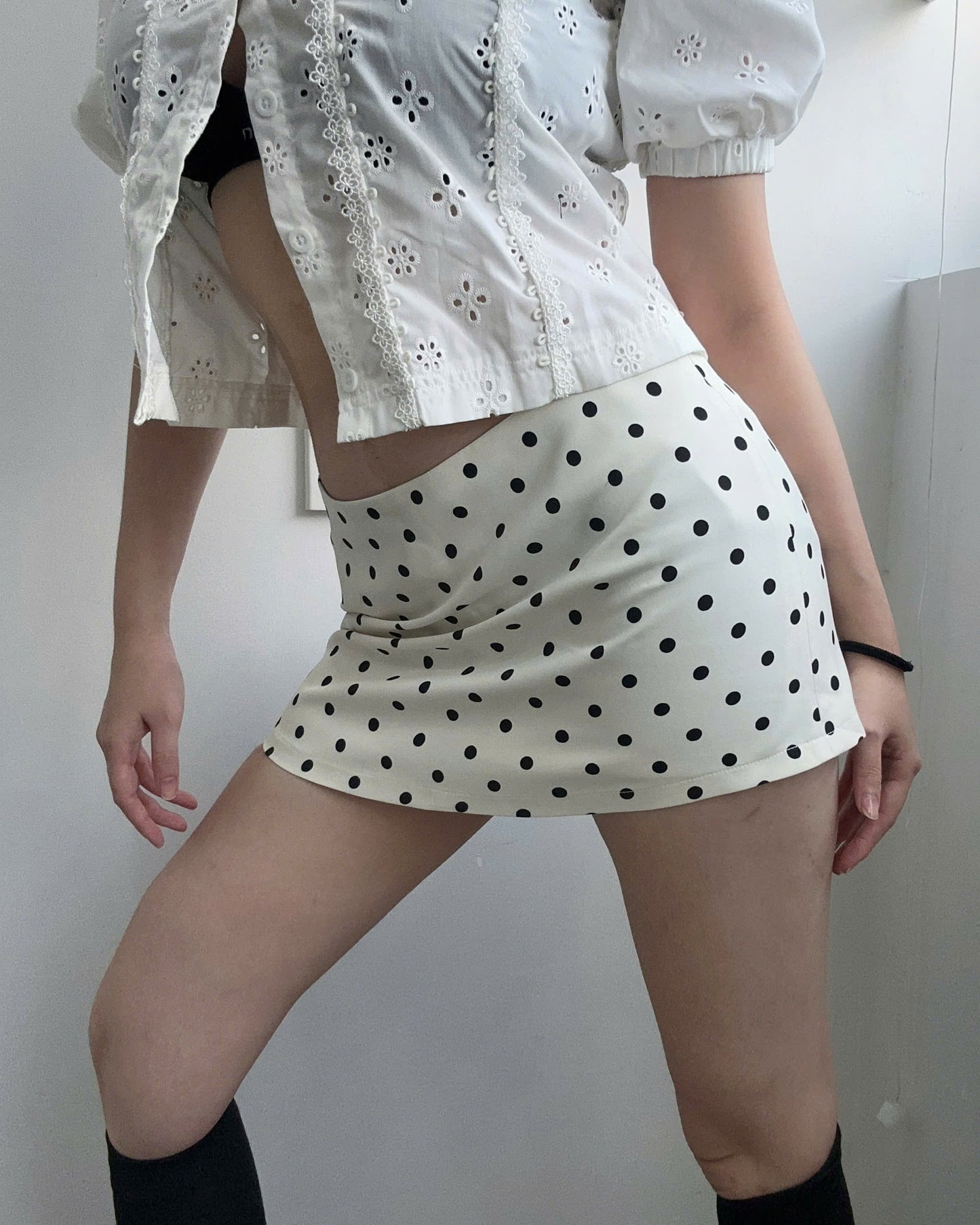 "LATTE DOTS" MINI SKIRT