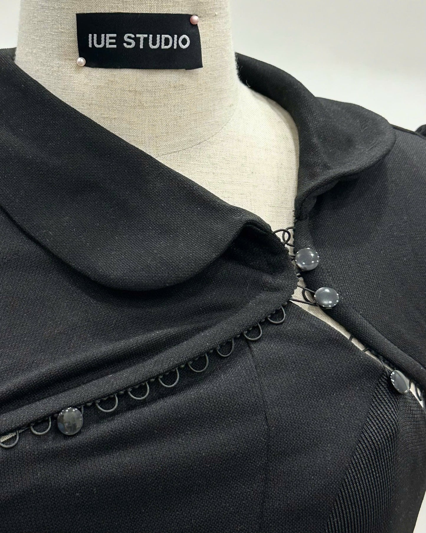 "XINXIN IN BLACK” TOP